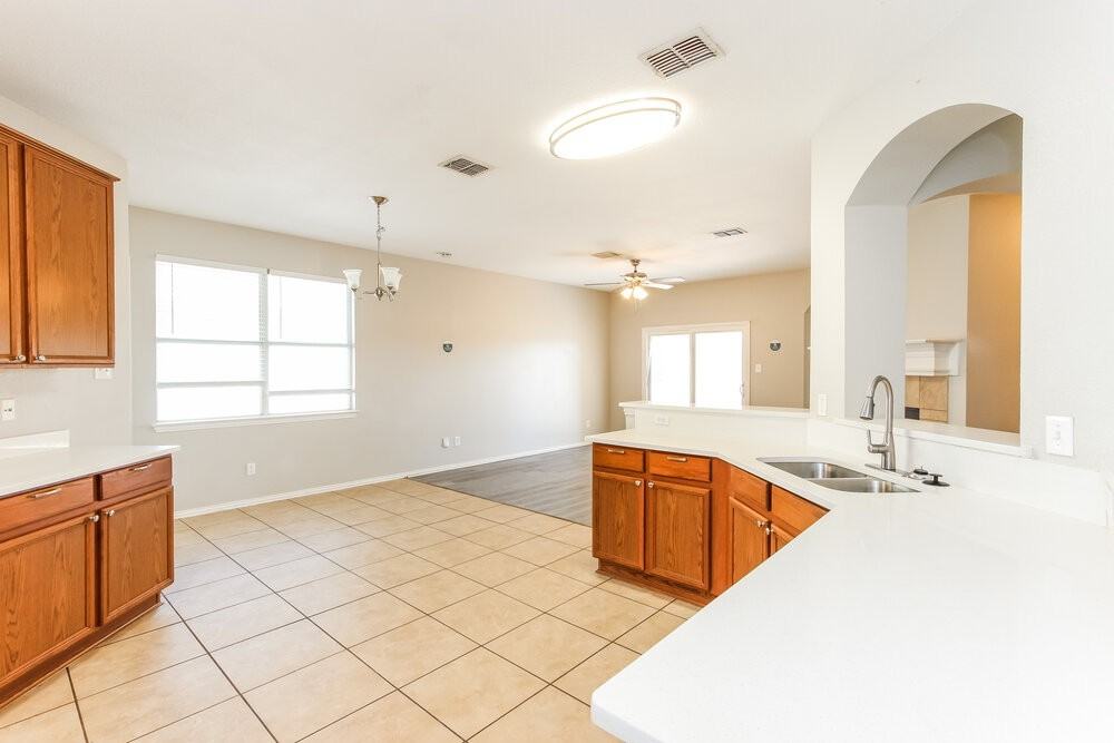 709 Lone Pine Dr - Photo 7 of 16