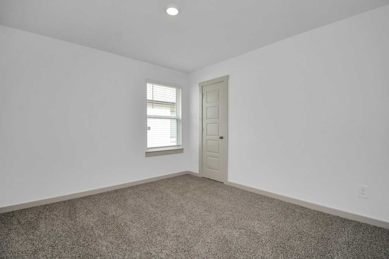 7731 Suffolk Valley Ln #7731 - Photo 4 of 38