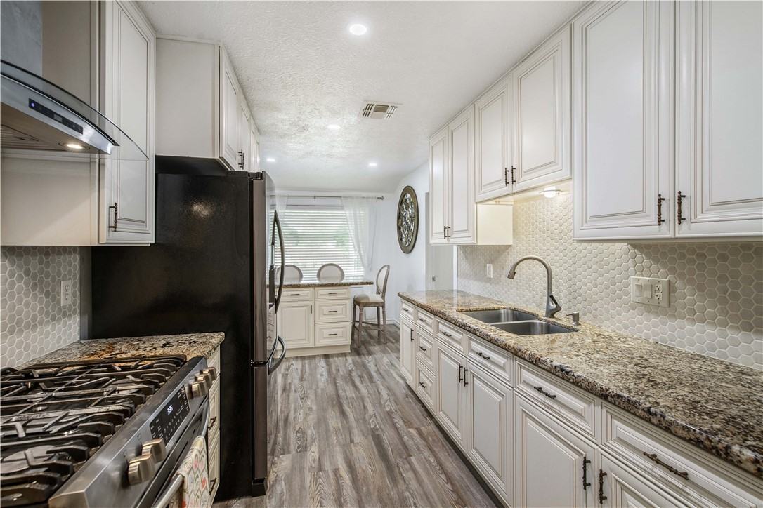 1817 Laura Ln #1817 - Photo 6 of 19