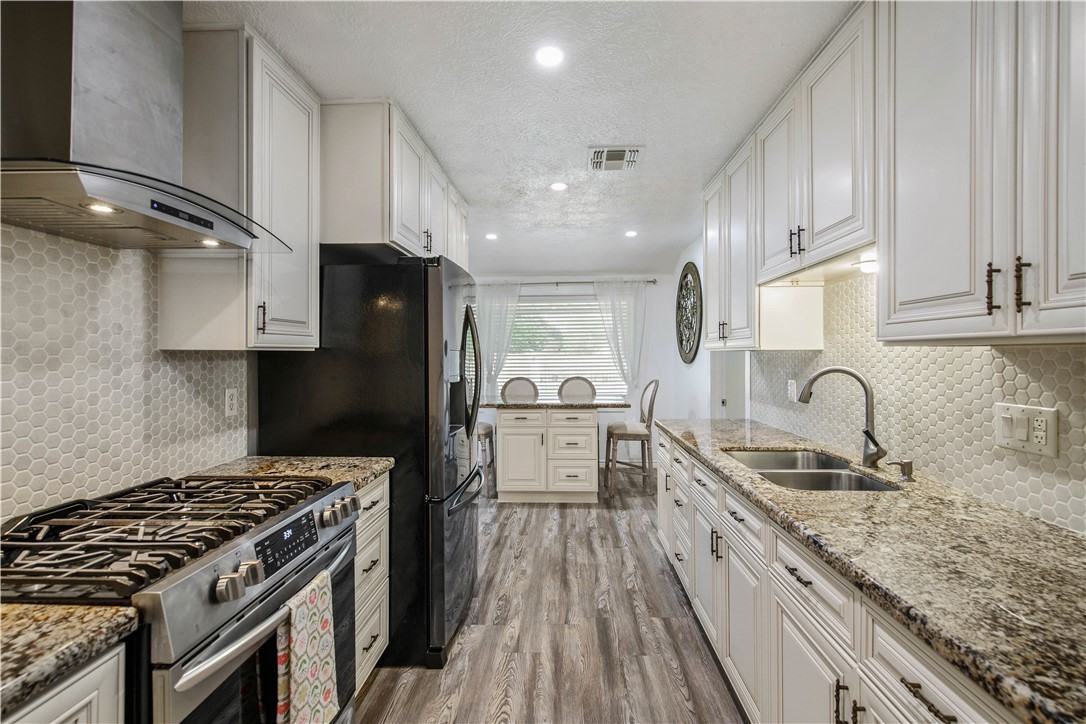 1817 Laura Ln #1817 - Photo 7 of 19