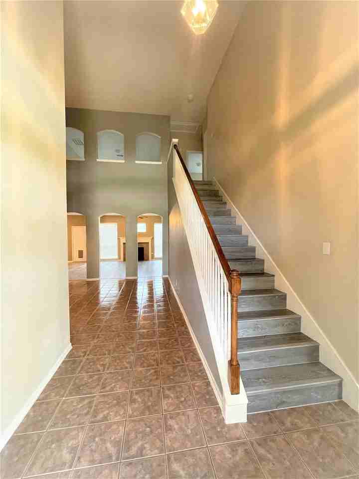 2115 Hollyfield Ln #2115 - Photo 4 of 33