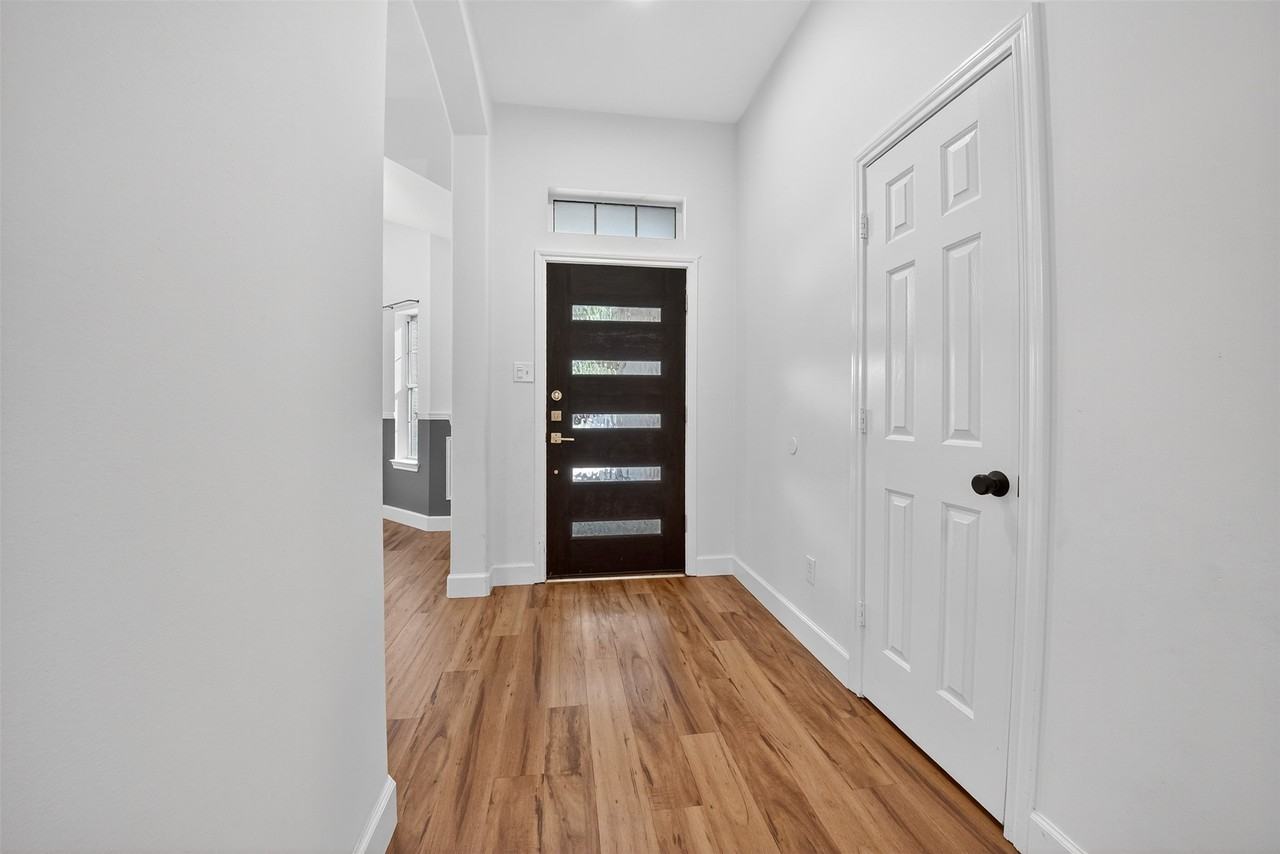 17002 Analisa Cir #17002 - Photo 2 of 41