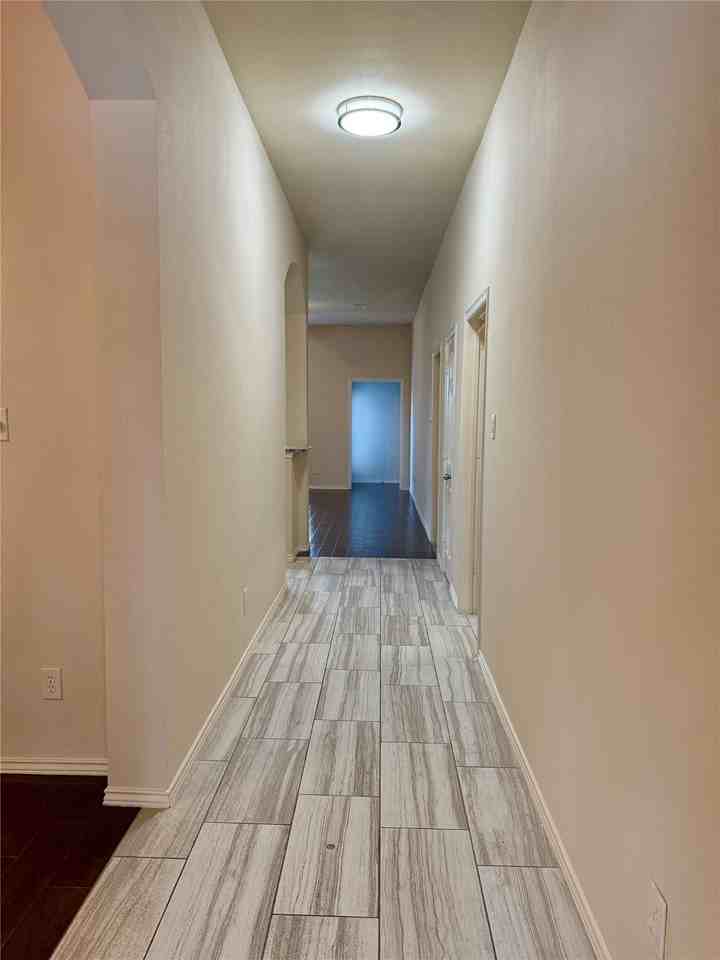 2044 Shore Breeze Dr #2044 - Photo 7 of 20