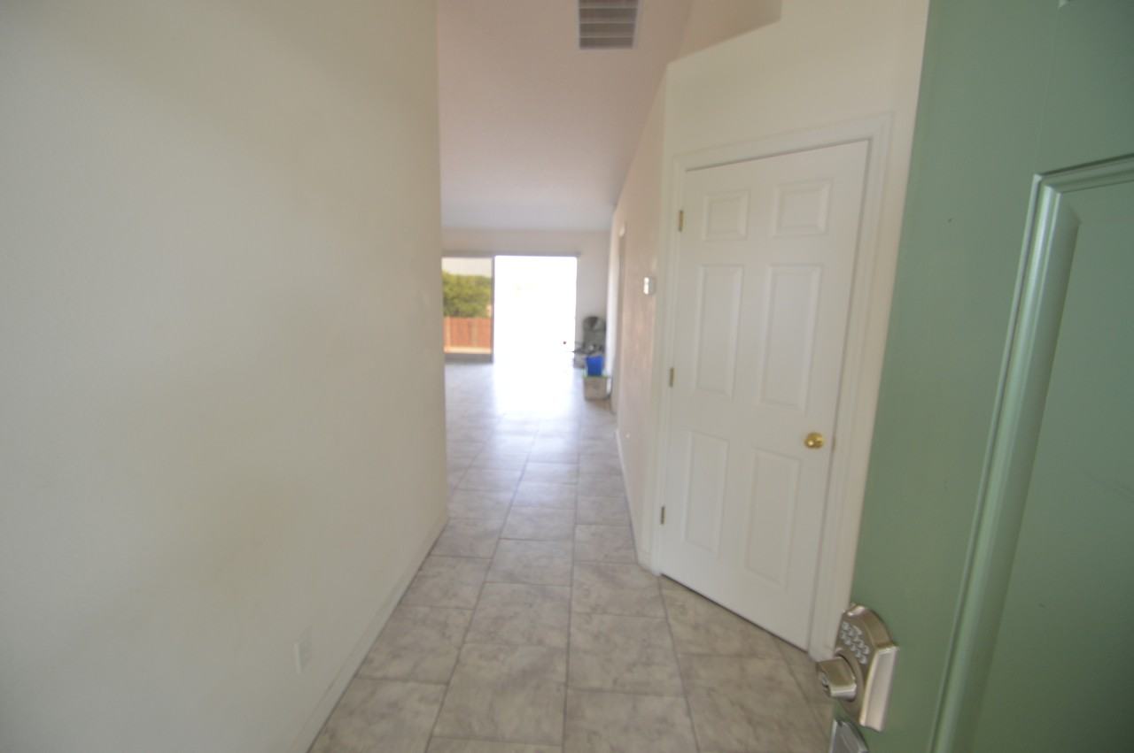 1026 Sandhill St - Photo 3 of 10