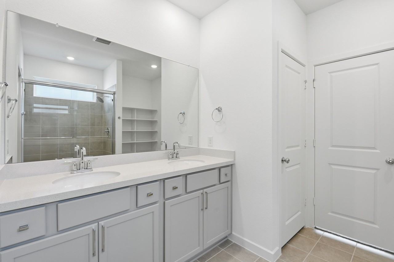 21535 Banpo Bend Dr #21535 - Photo 2 of 32