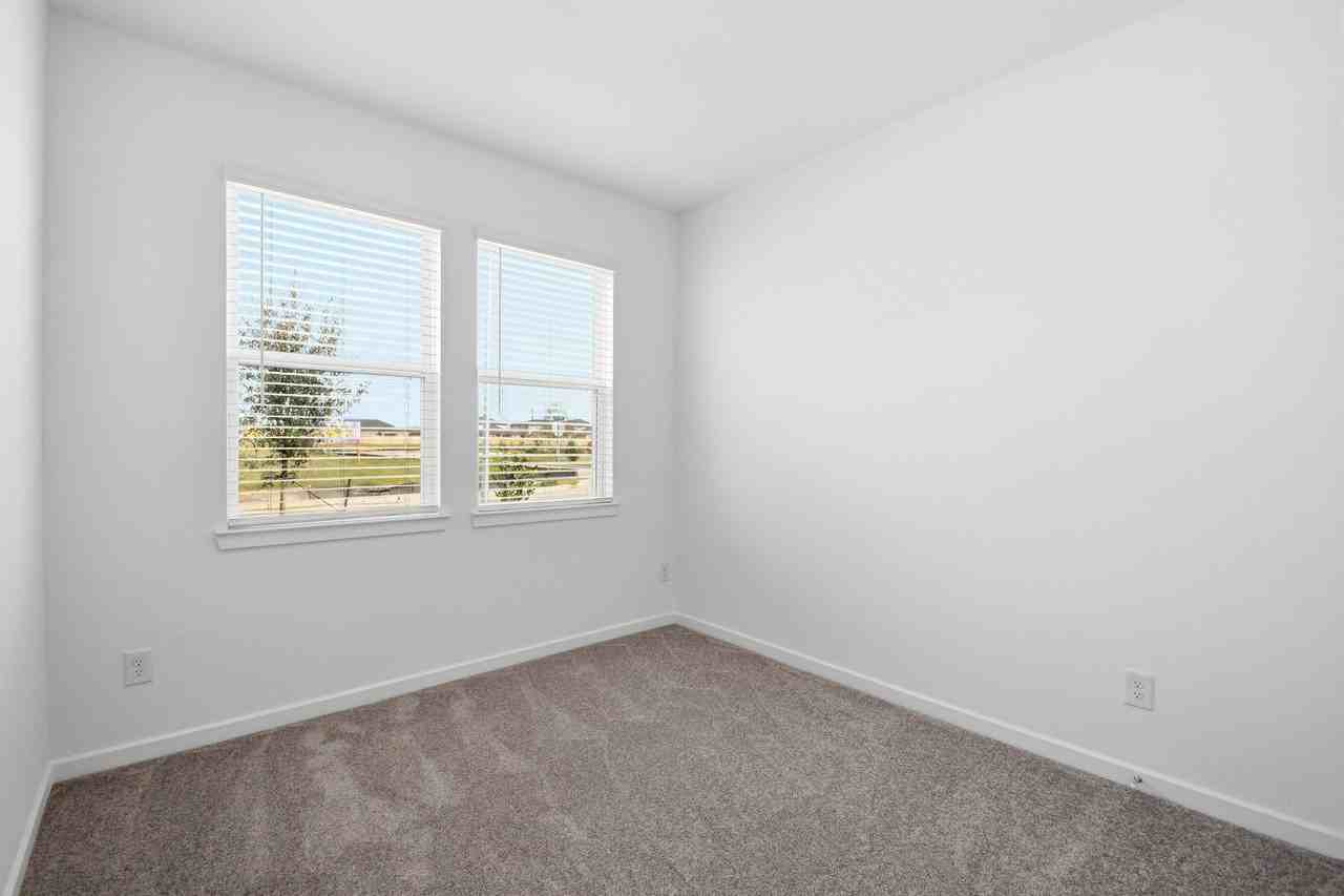 21535 Banpo Bend Dr #21535 - Photo 6 of 32