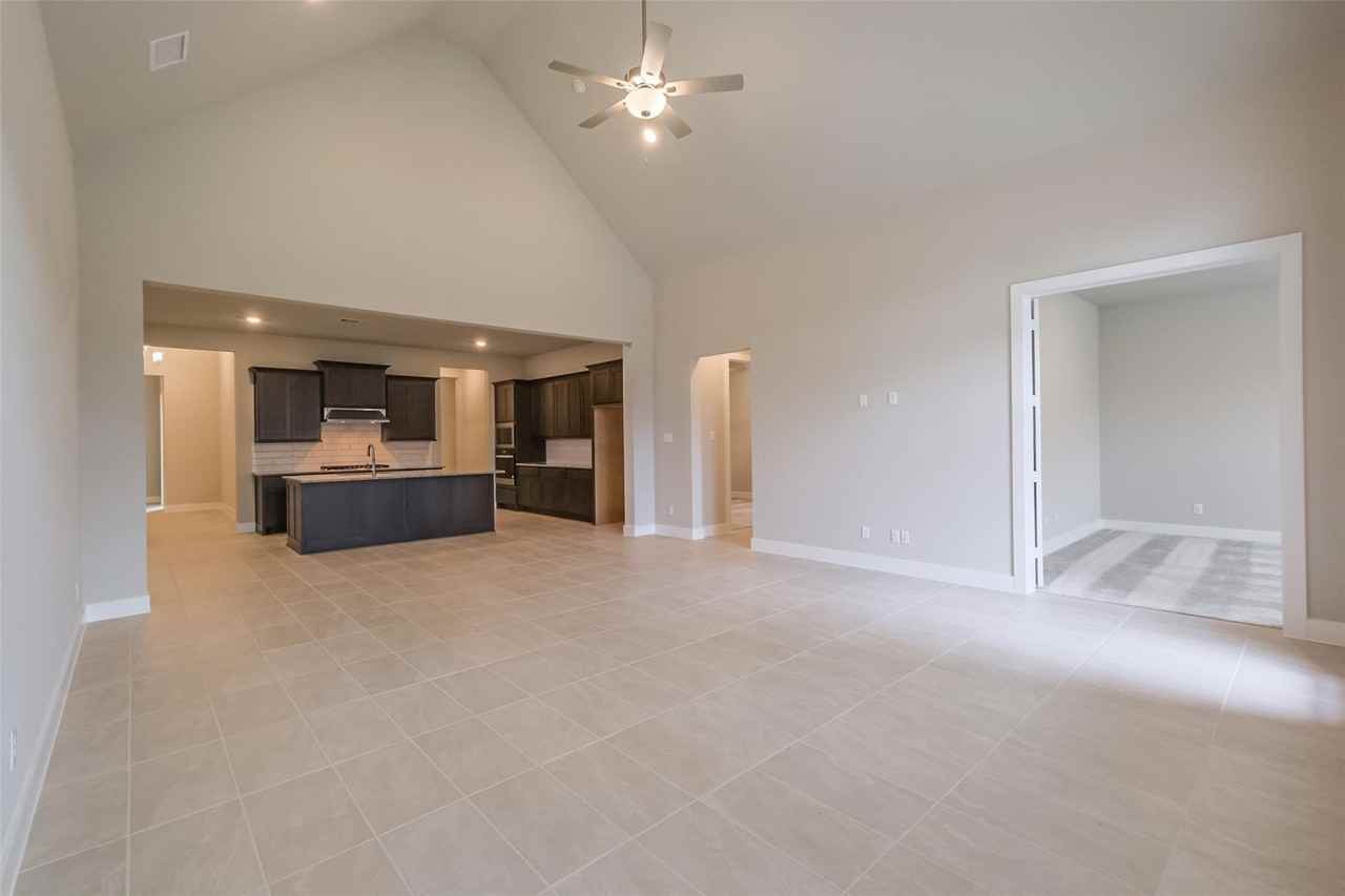 27208 Silent Rain Dr #27208 - Photo 5 of 46