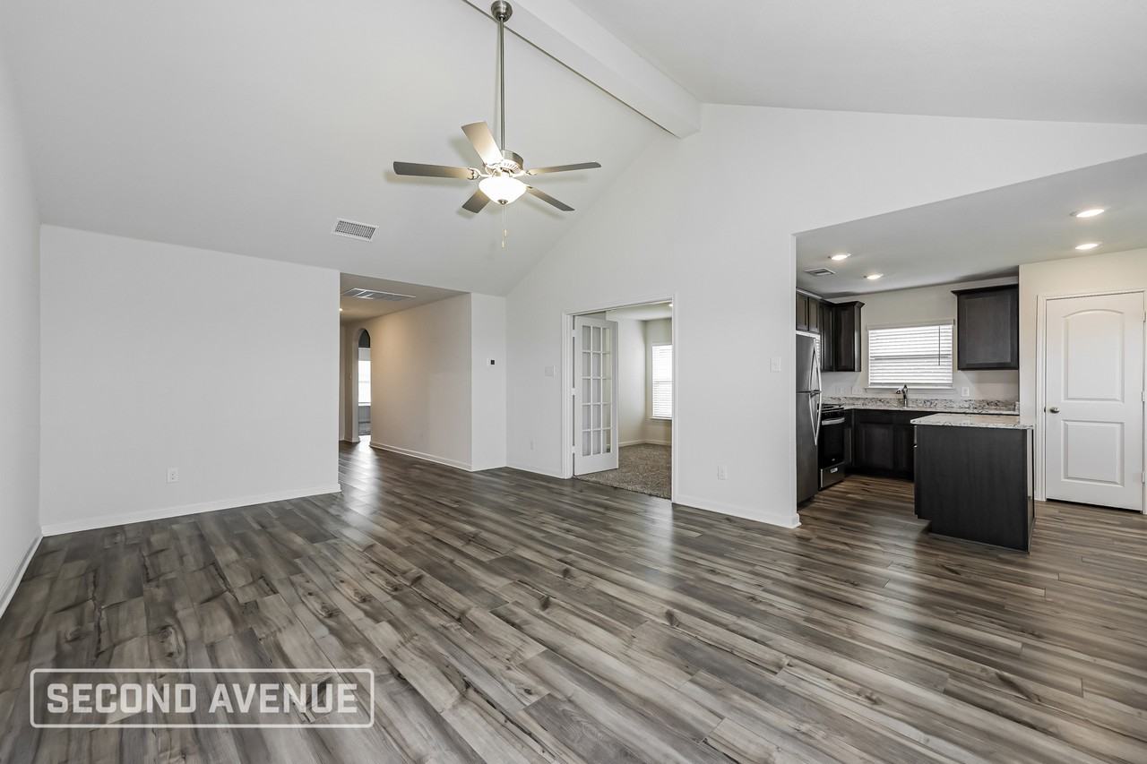 327 Condie Russell Ave - Photo 6 of 33