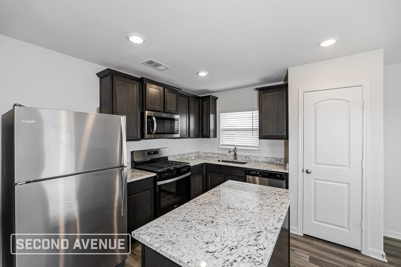 327 Condie Russell Ave - Photo 2 of 33