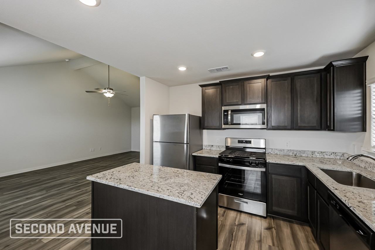 327 Condie Russell Ave - Photo 5 of 33