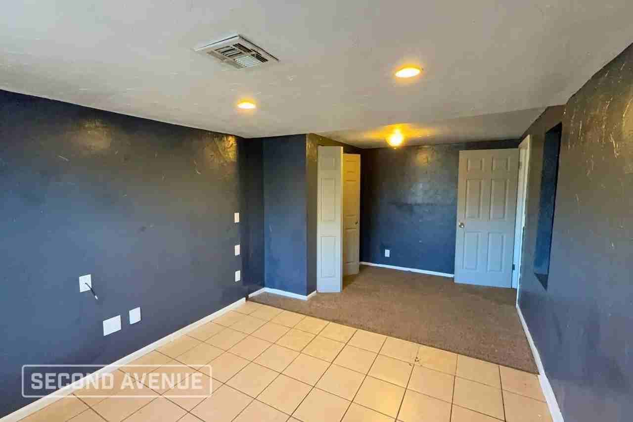 2443 N Prospect Ave - Photo 2 of 11