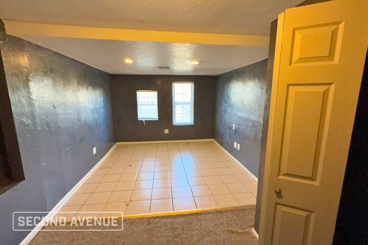 2443 N Prospect Ave - Photo 4 of 11