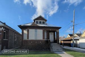 featured image of 7114 S Claremont Ave