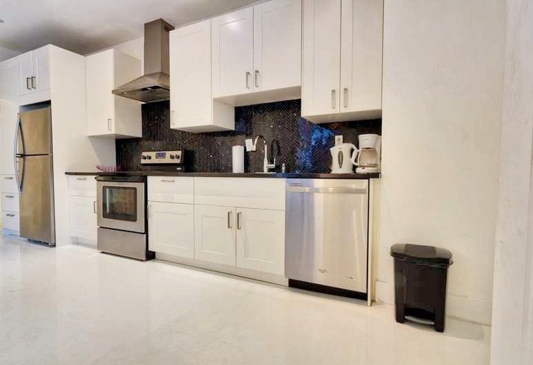 3917 Rue Saint-Denis - Photo 3 of 9