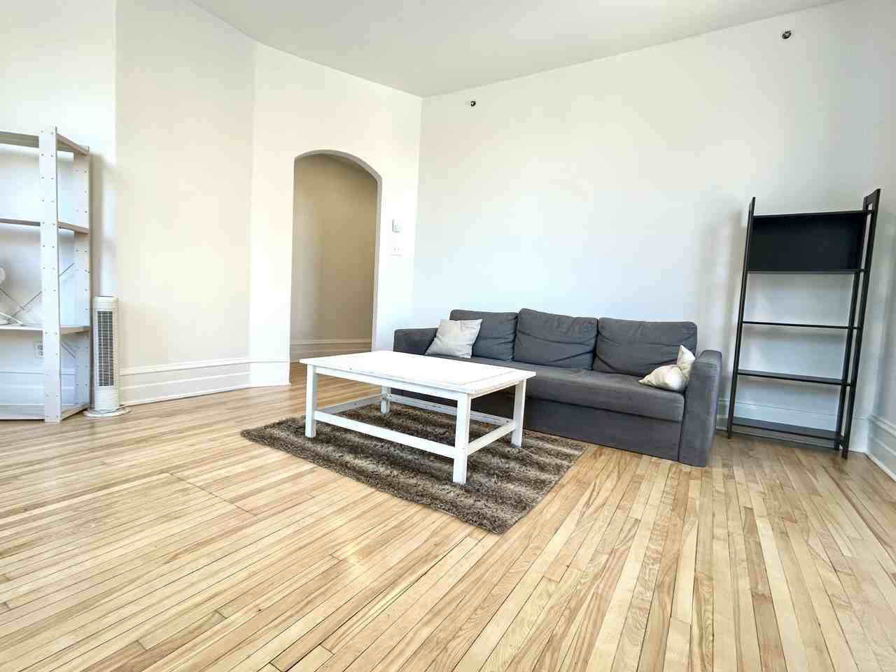 1103-1105 Avenue Laurier West - Photo 2 of 16