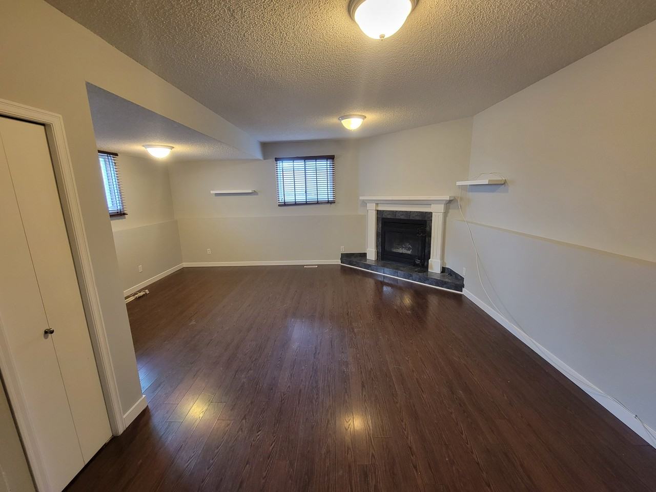 361 Kline Cres NW Edmonton, AB - Photo 3 of 9