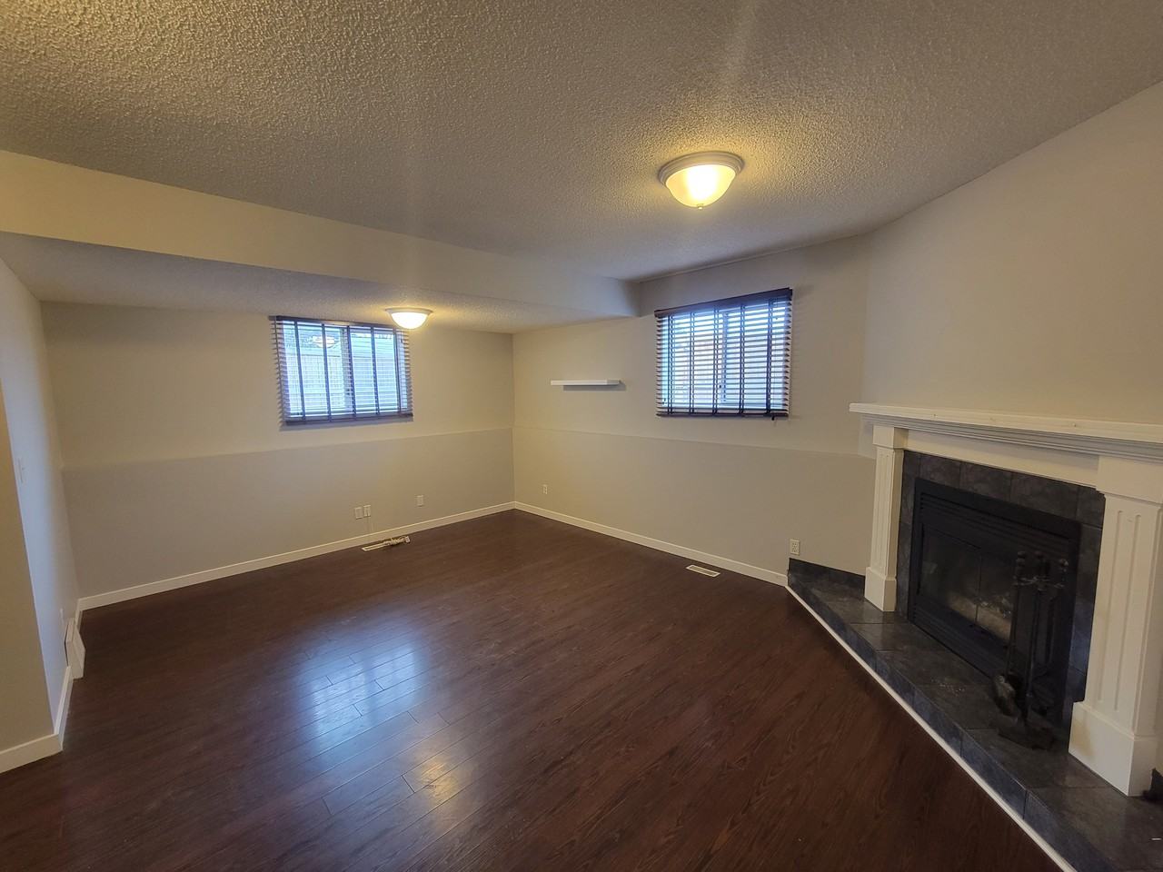 361 Kline Cres NW Edmonton, AB - Photo 4 of 9