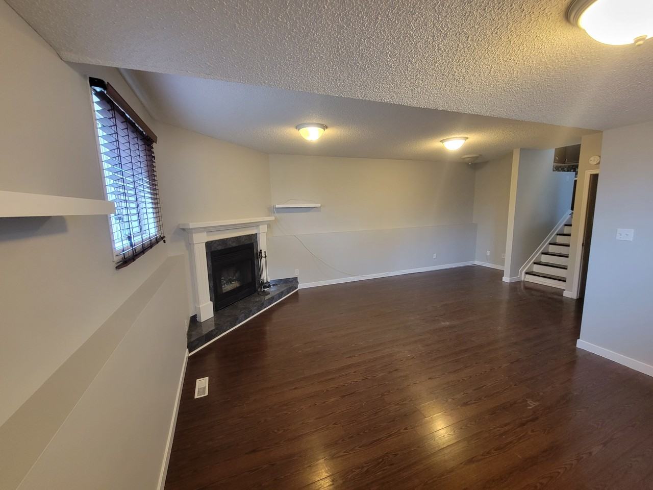 361 Kline Cres NW Edmonton, AB - Photo 5 of 9