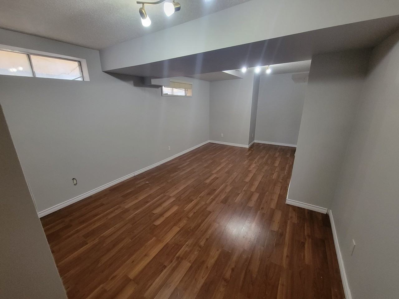 361 Kline Cres NW Edmonton, AB - Photo 7 of 9