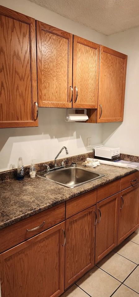 718 13910 Stony Plain Rd - Photo 5 of 12