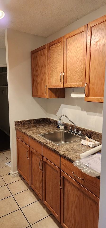 718 13910 Stony Plain Rd - Photo 7 of 12