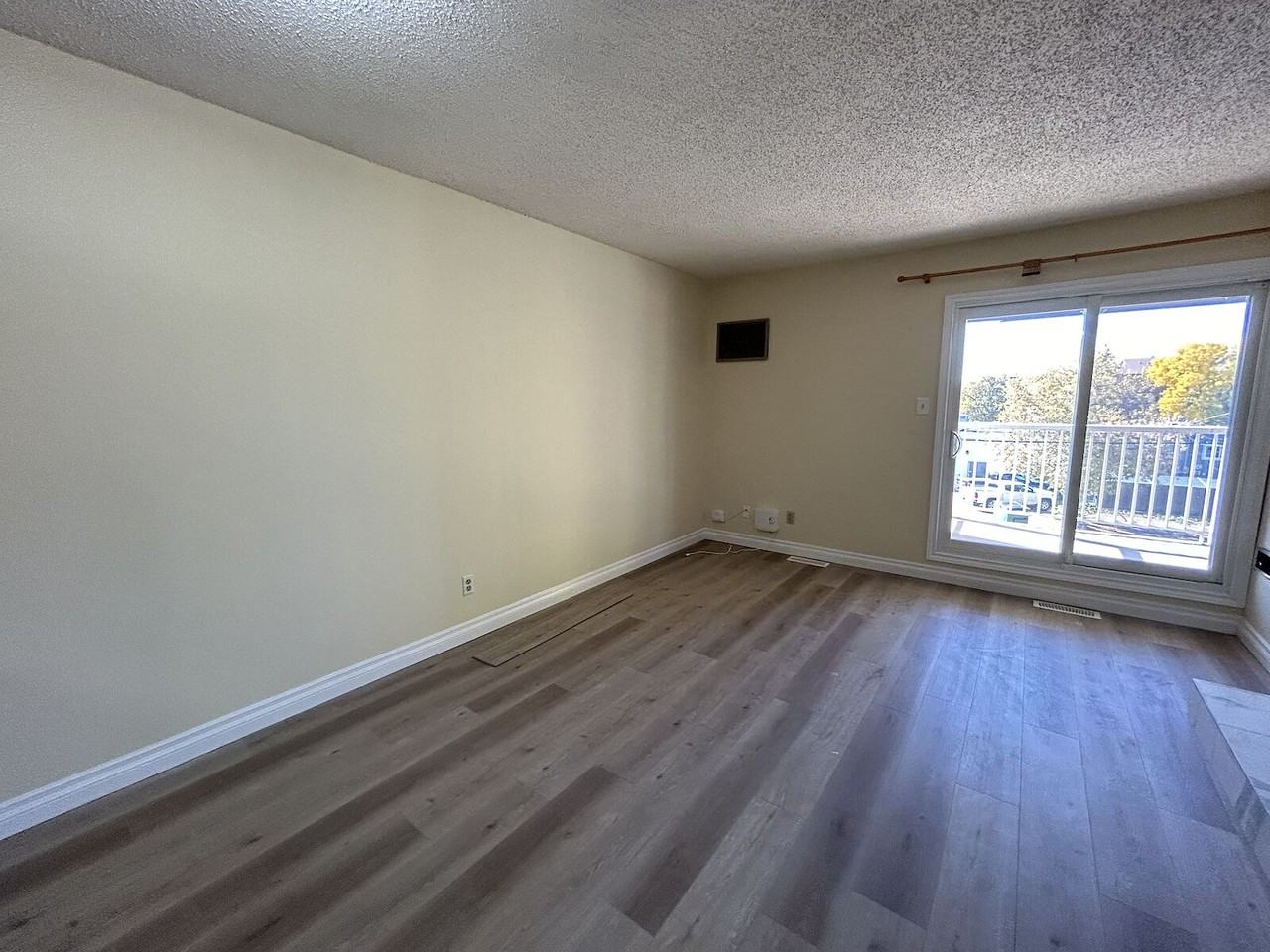 301 - 10136 160 Street Northwest - Photo 4 of 8