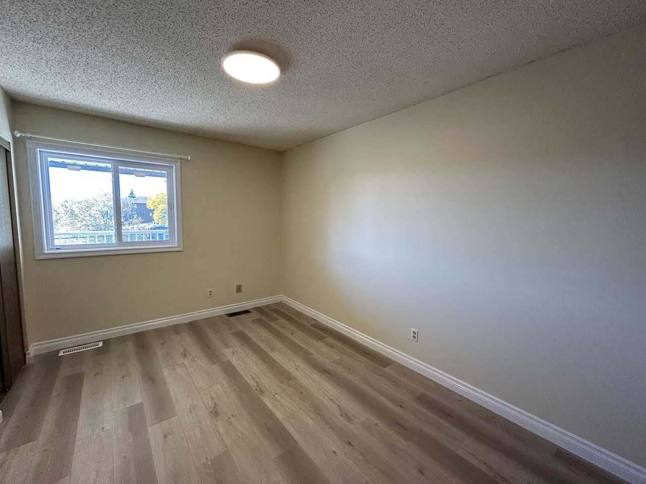 301 - 10136 160 Street Northwest - Photo 6 of 8