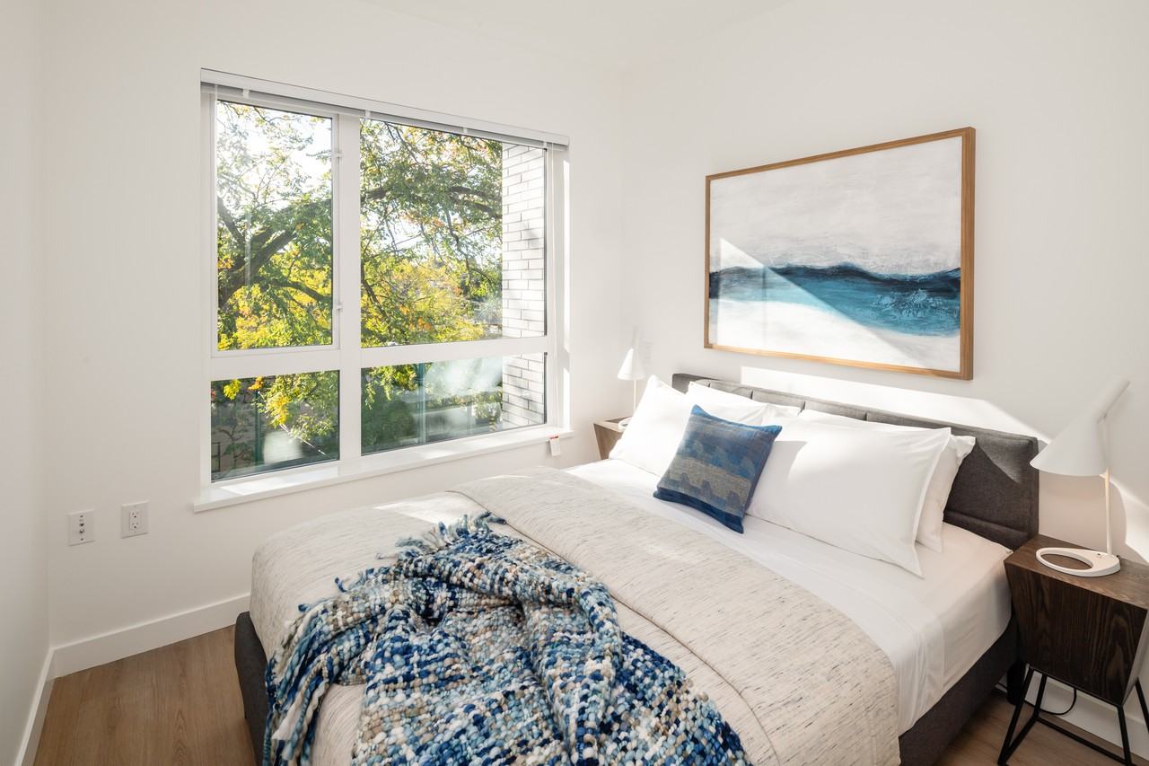 2075 West 12th Avenue - Photo 4 of 10