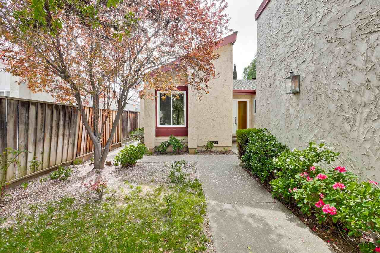 1162 Kelez Dr - Photo 2 of 16