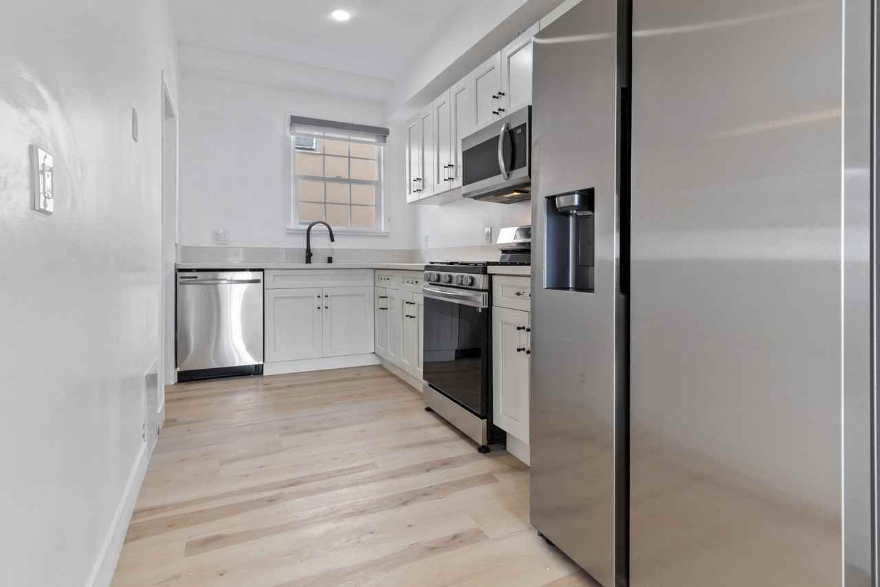 1524 North Sycamore Street #2 - Photo 3 of 30