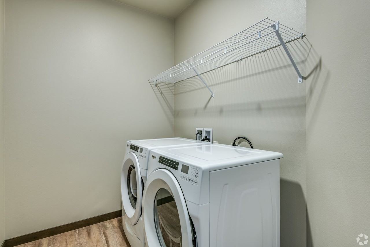 ELEMENT Apartments IV - Photo 3 of 7