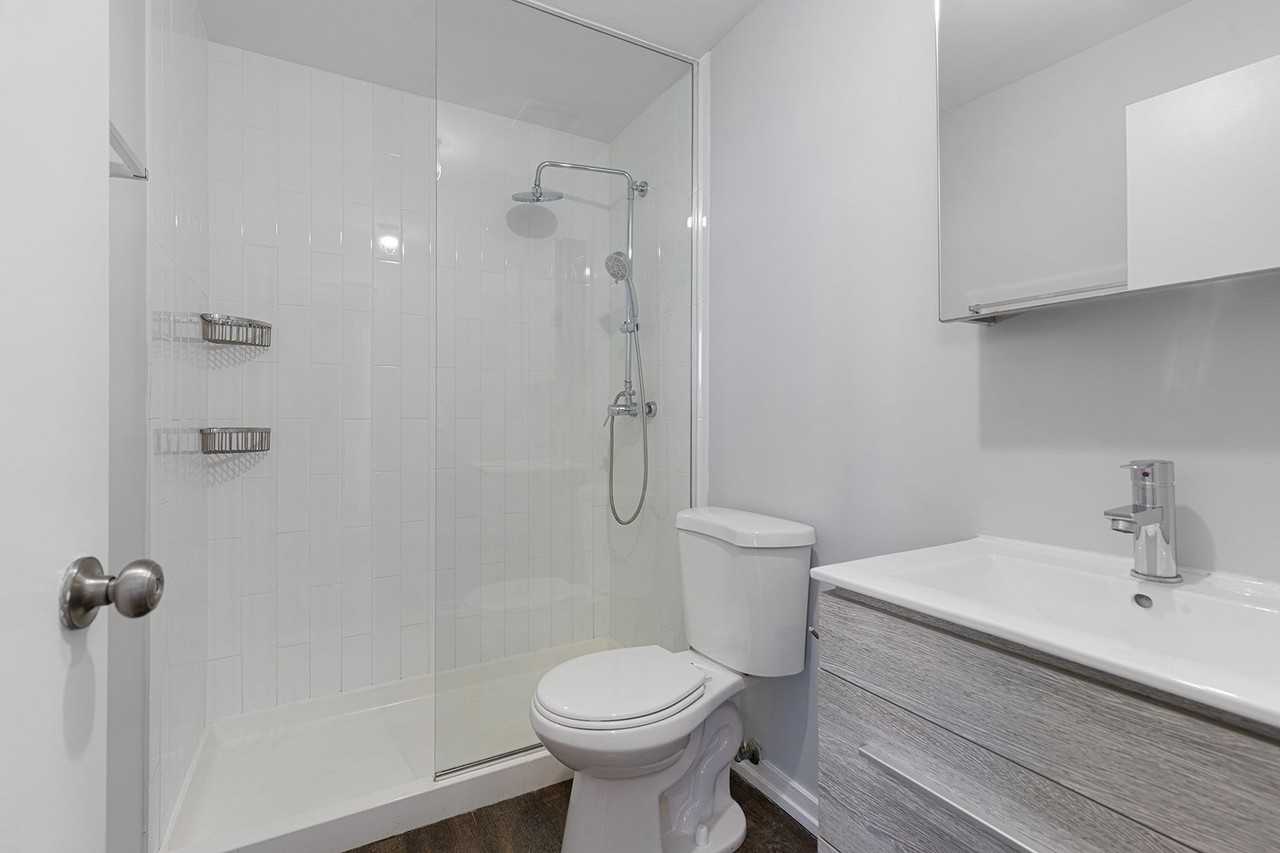 5718 N Winthrop Avenue - Photo 3 of 20