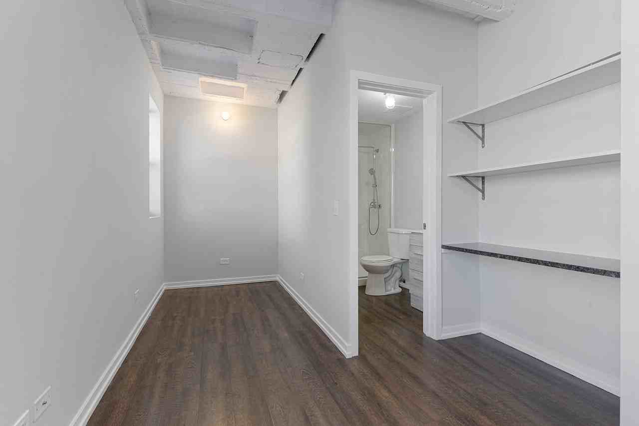 5718 N Winthrop Avenue - Photo 6 of 20