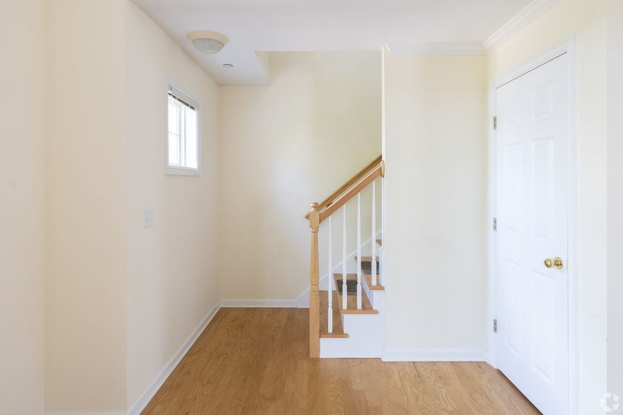 Summerview Square - Photo 6 of 22