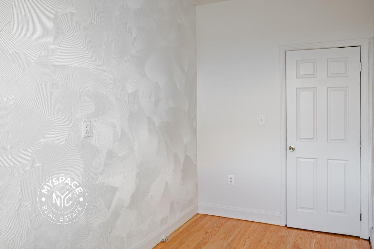 262 E 55th St #3a - Photo 2 of 12