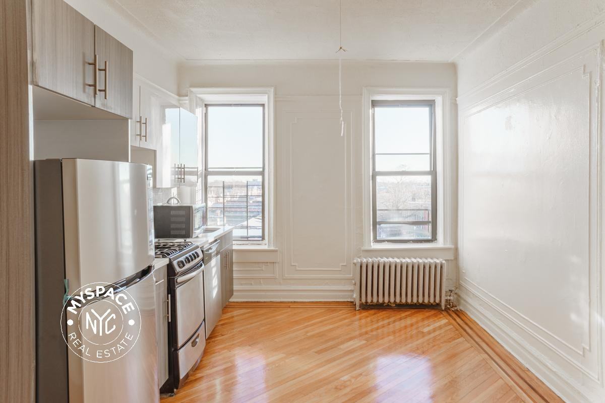 262 E 55th St #3a - Photo 3 of 12