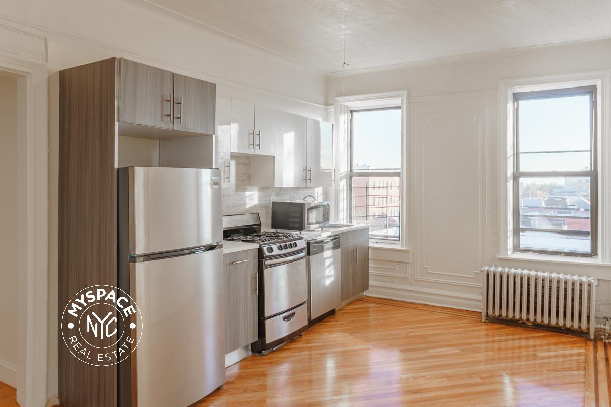 262 E 55th St #3a - Photo 4 of 12