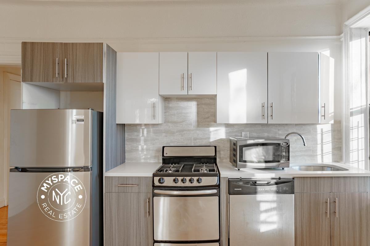 262 E 55th St #3a - Photo 5 of 12