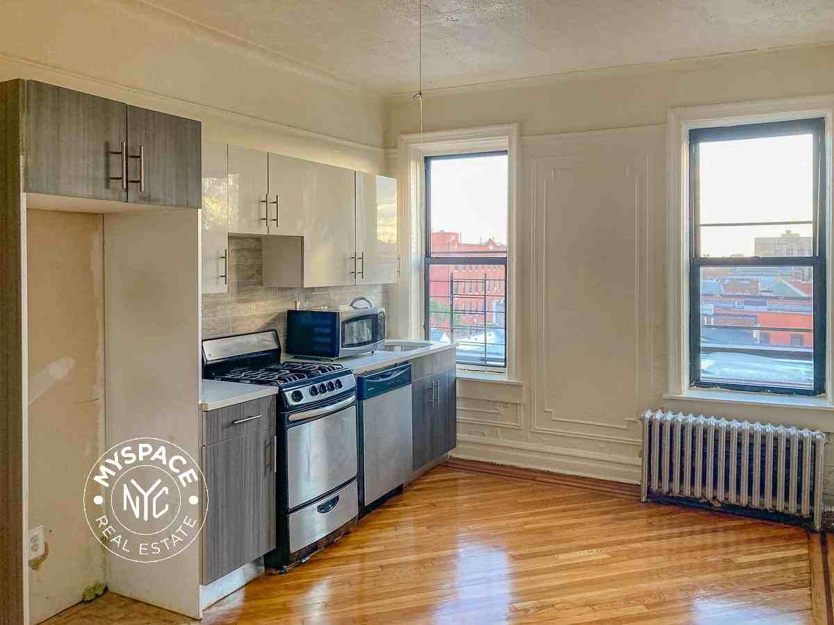 262 E 55th St #4C - Photo 4 of 12