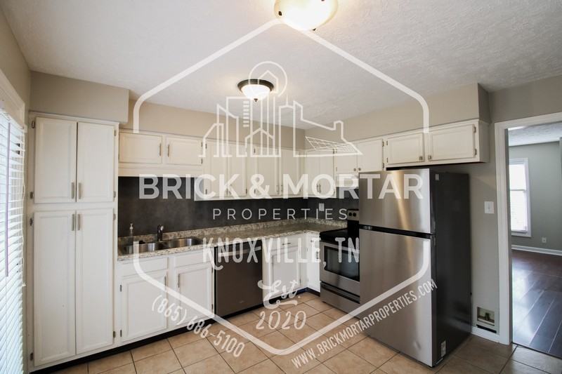 4007 Heather Ct - Photo 5 of 28