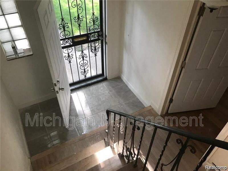 17164 Northlawn St - Photo 2 of 16