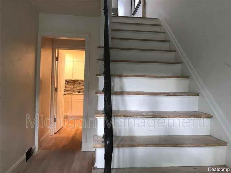 17164 Northlawn St - Photo 3 of 16