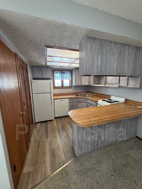 235 Willow Way - Photo 4 of 11