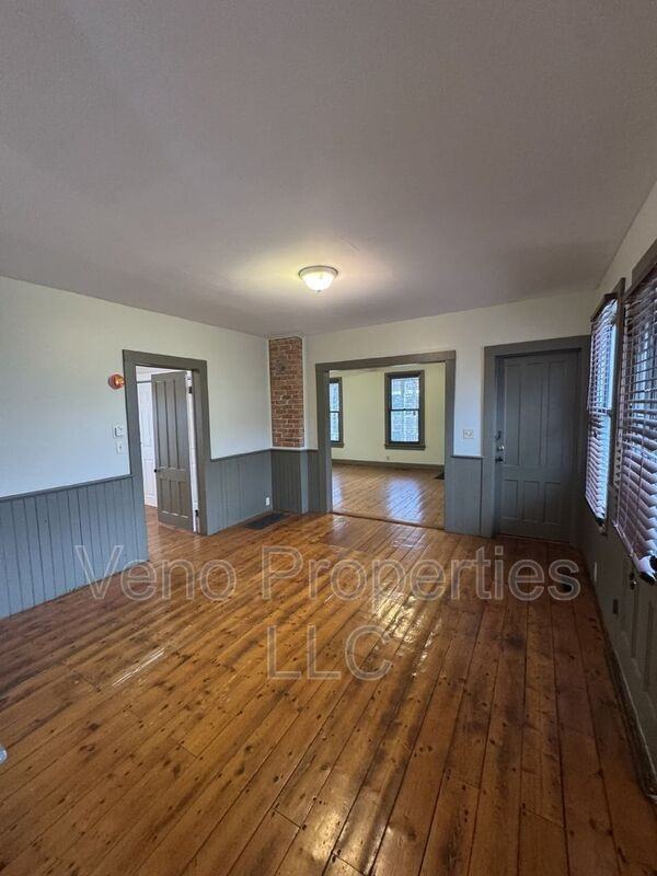 27 Lilac Ln #1 - Photo 7 of 13