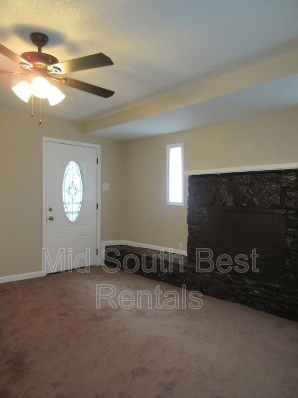 1440 Rolling Hills Dr - Photo 2 of 8