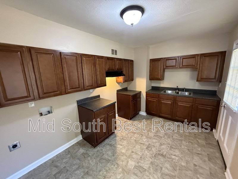 1870 Corning Ave - Photo 3 of 14