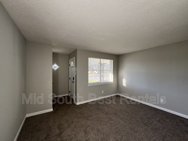 2422 Charjean Cv - Photo 2 of 10