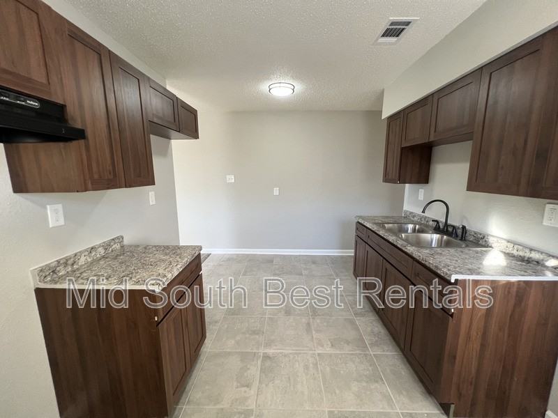 2422 Charjean Cv - Photo 4 of 10