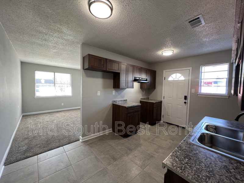 2420 Charjean Cv - Photo 4 of 12