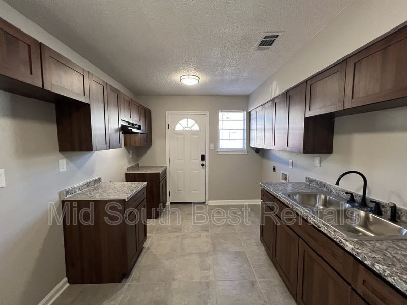 2420 Charjean Cv - Photo 5 of 12